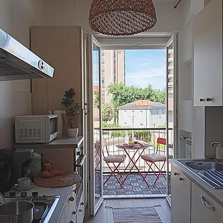 And Between Milano, Malpensa E Apartamento