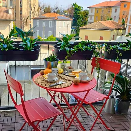 And Between Milano, Malpensa E Apartamento
