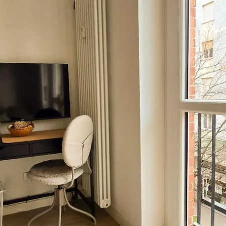 And Between Milano, Malpensa E Apartamento